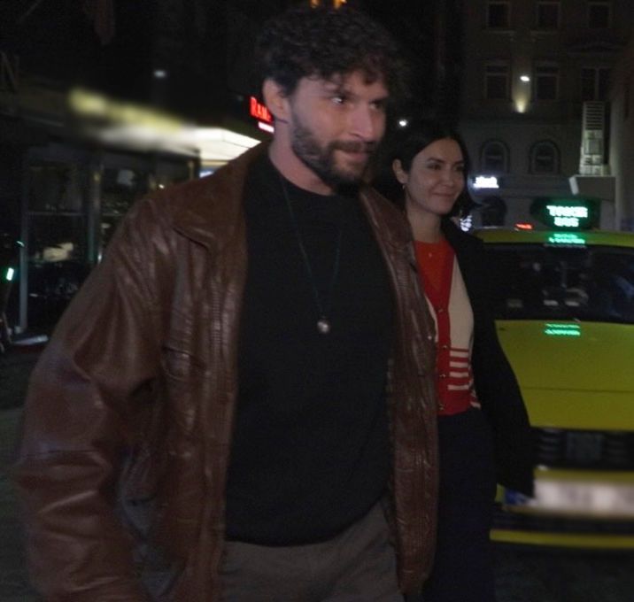 Ahu Yağtu, yeni yıla genç sevgilisi Bora Cengiz ile girdi! İlk aşk paylaşımı geldi 3