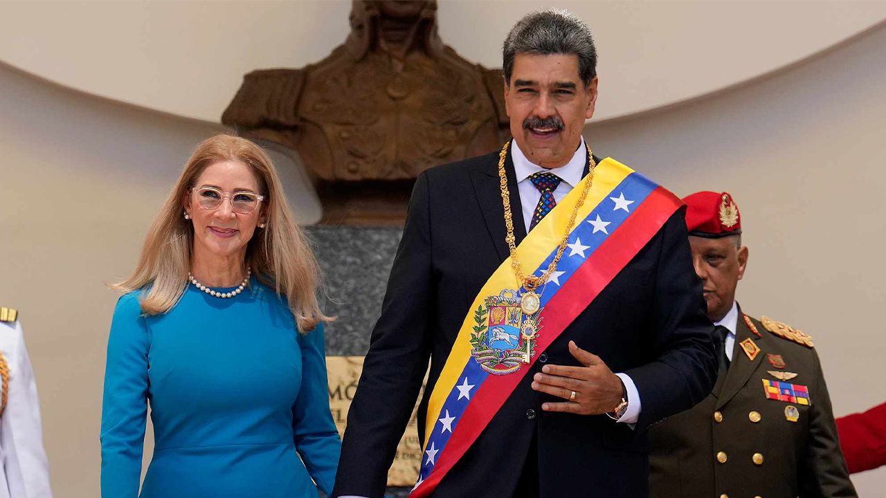 Maduro ve eşi yatak odasından sürüklenerek çıkarıldı 1