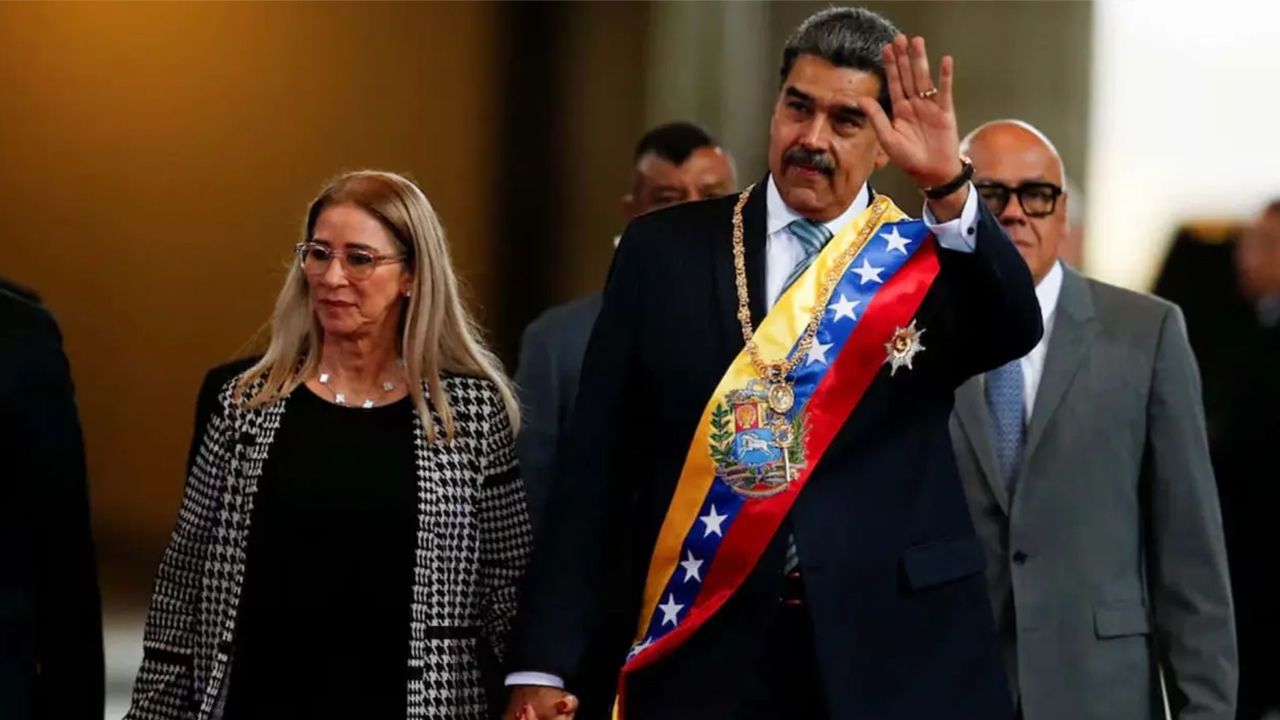 Maduro ve eşi yatak odasından sürüklenerek çıkarıldı 8