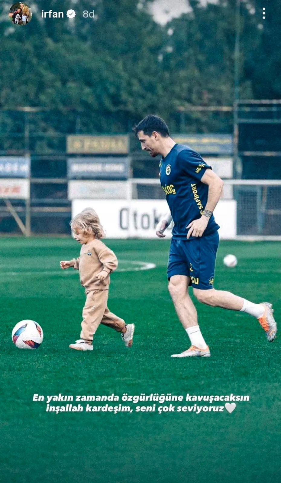 Fenerbahçeli futbolculardan Mert Hakan Yandaş'a destek 7
