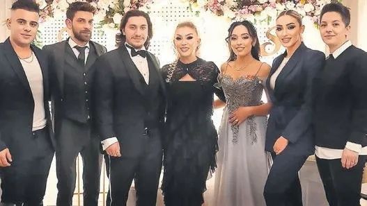 Şok kayıtlar ortaya çıktı! Güllü’nün ölümünden sonra çocuklarının yaptığı kan dondurdu! Güllü'nün bilezikli fotoğrafına dikkat! 2