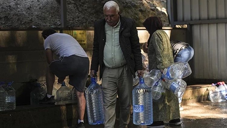 Ankara’da su çilesi çığrından çıktı! Vatandaş çeşmelerden su taşıyor... Mansur Yavaş neden hala sessiz? 7