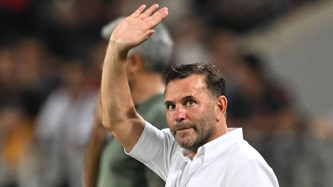 Okan Buruk 2 futbolcunun ayrıldığını açıkladı 6