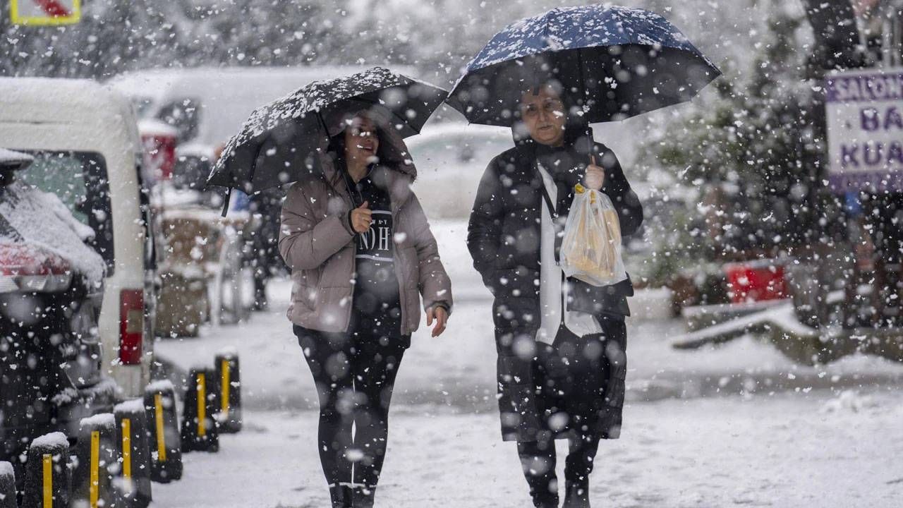 Meteoroloji tarih verdi... Türkiye’de kış geri dönüyor! 50 ilde lapa lapa kar yağacak 2