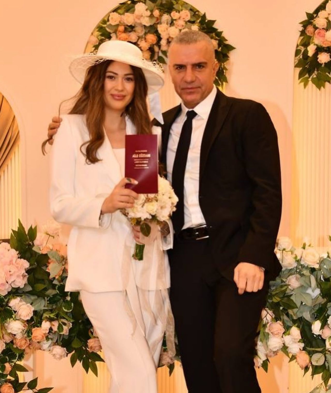 Berdan Mardini ve Dilara Talay çifti boşanma iddialarını galada espriyle yalanladı 4