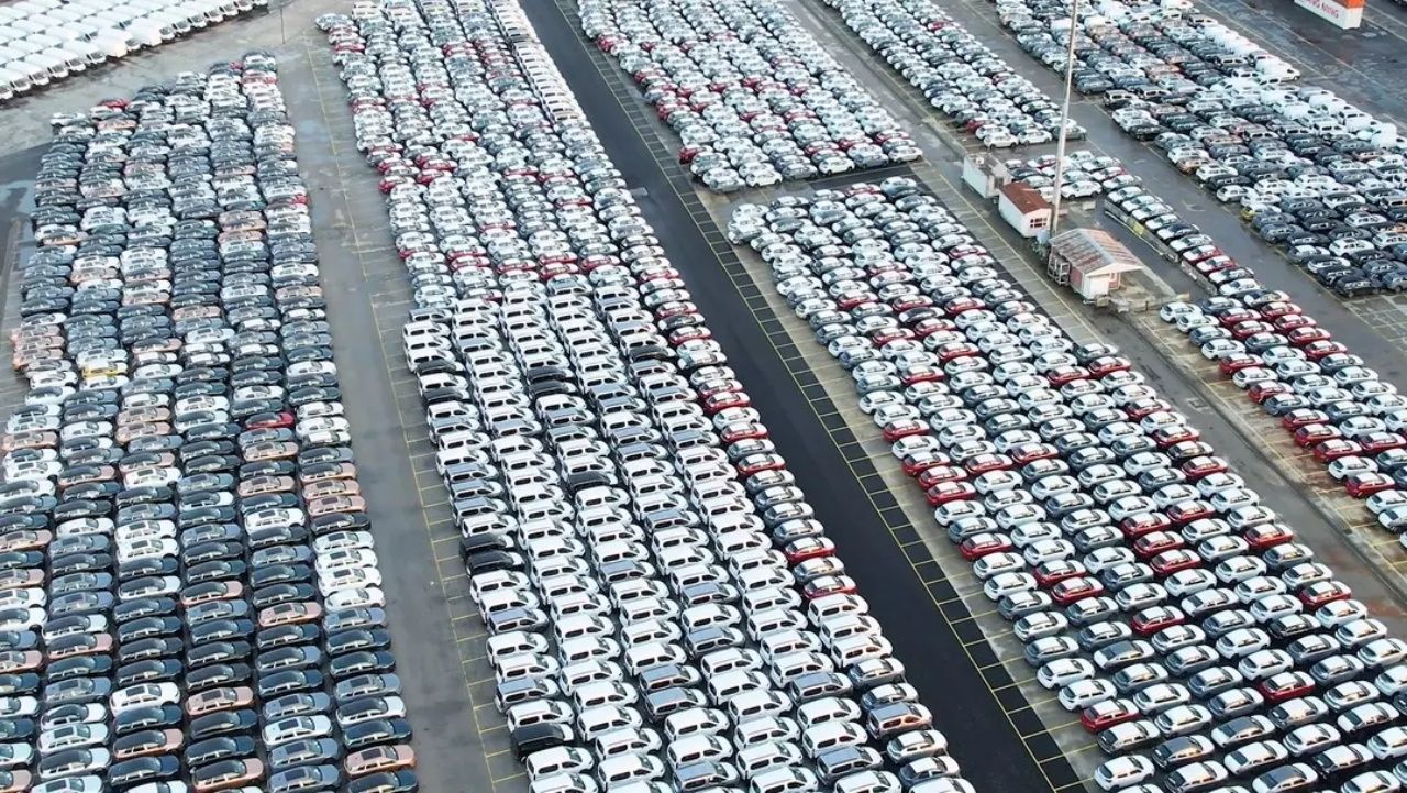 Fiyatlarda düşüş sinyali mi? Haydarpaşa Limanı binlerce adet 0 otomobille doldu taştı 5