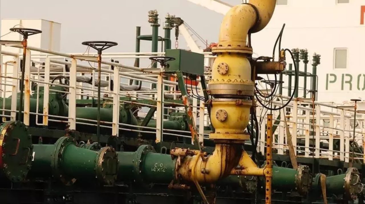 Venezuela resmen duyurdu! Devletin petrol şirketi DVSA, ABD'ye ham petrol satacak 4
