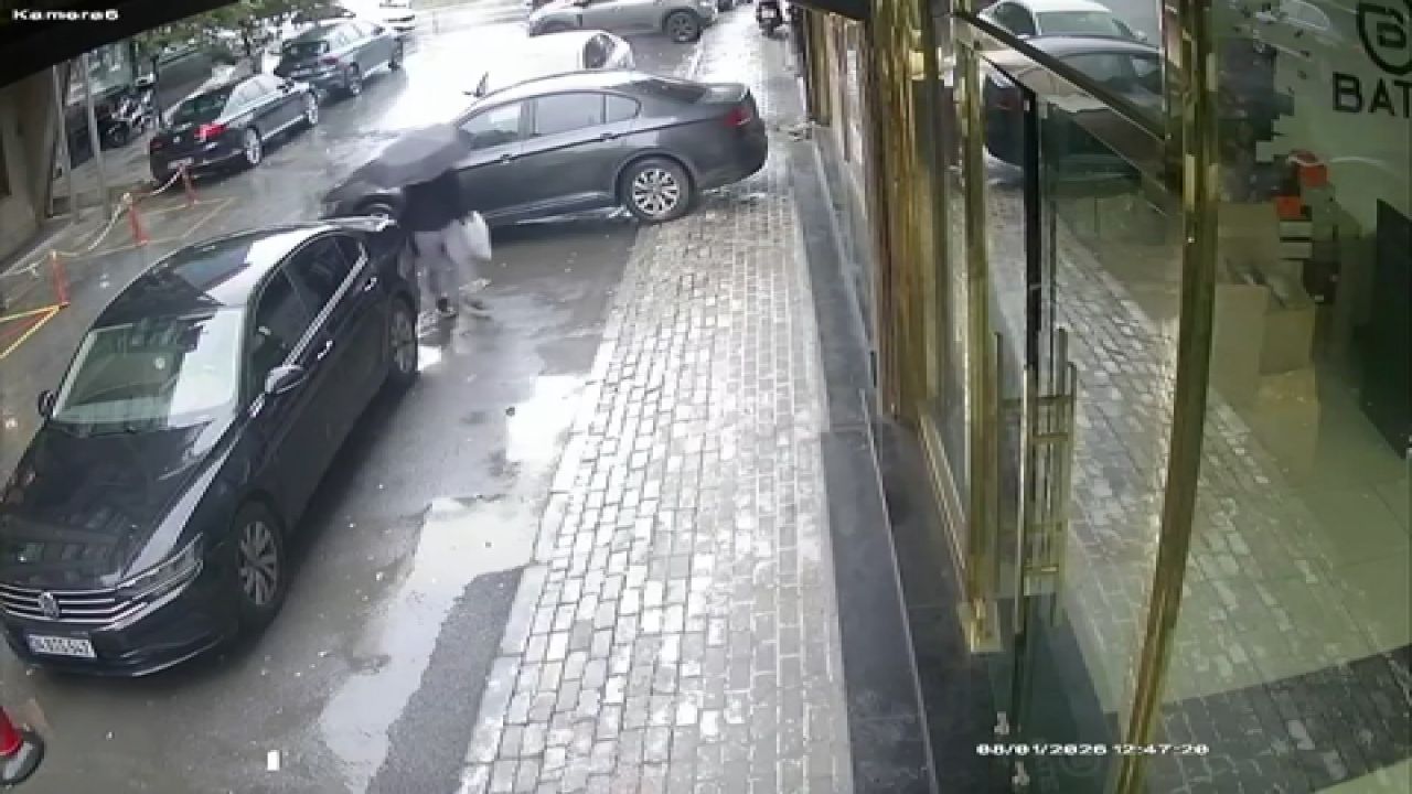 Fırtına İstanbul’u yıktı geçti! Lodos yerle bir etti: Sokaklar göle döndü, can pazarı yaşandı 4