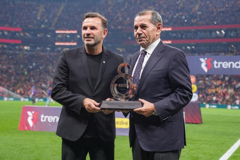 Galatasaraylılar güne çifte transfer bombasıyla uyandı! Eğer bu transfer gerçekleşirse Avrupa'da yer yerinden oynar: Cimbom dünyanın en iyi orta sahasıyla masada 1