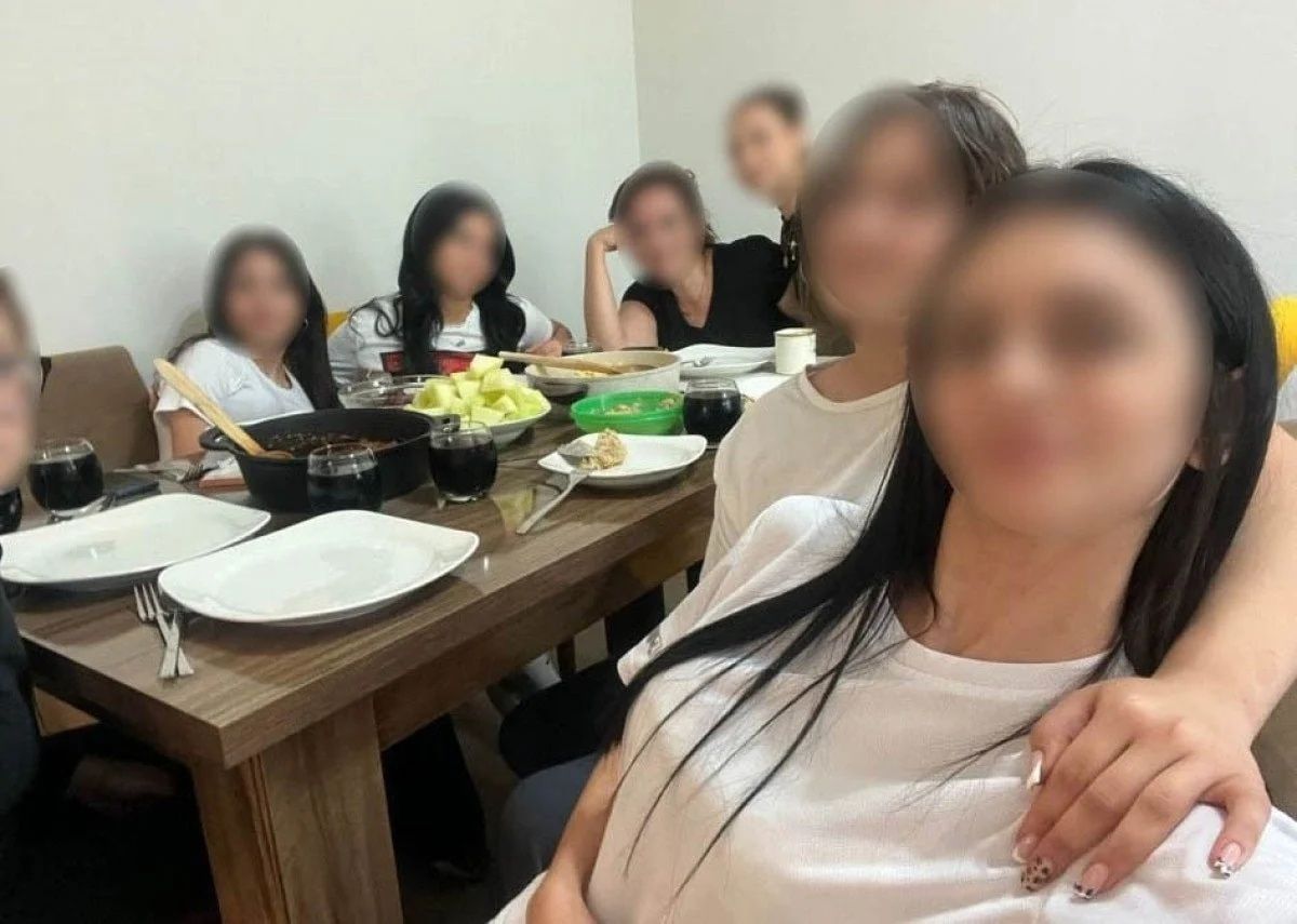 Kız öğrencileri ders saatinde evinde temizlik yaptıran öğretmen 'insan ticareti'nden gözaltına alındı! 1