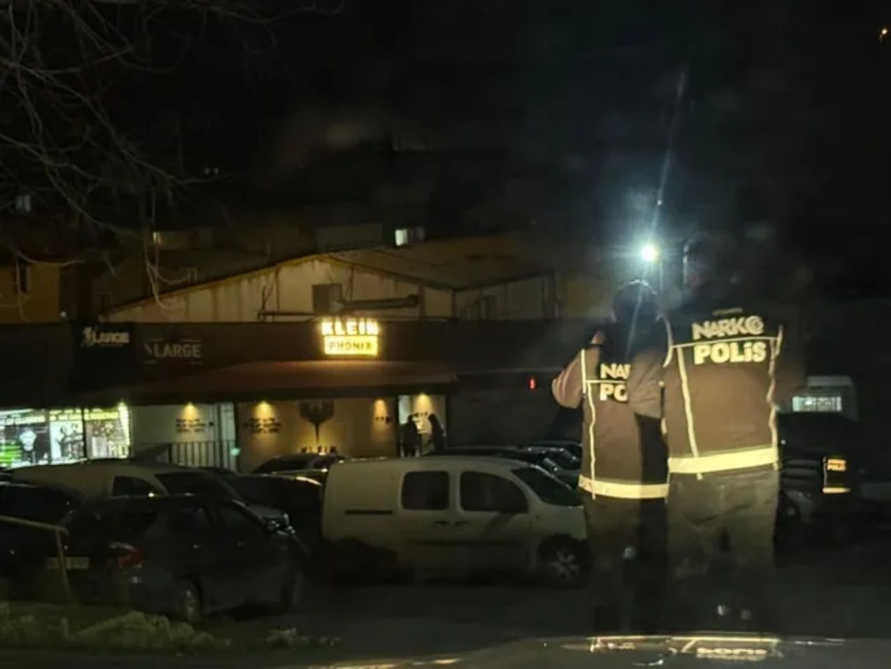 Klein Phonix’e gece baskını! İşletmeci Burak Fahri Yön ve müdür Ayşe Tarım gözaltına alındı 2