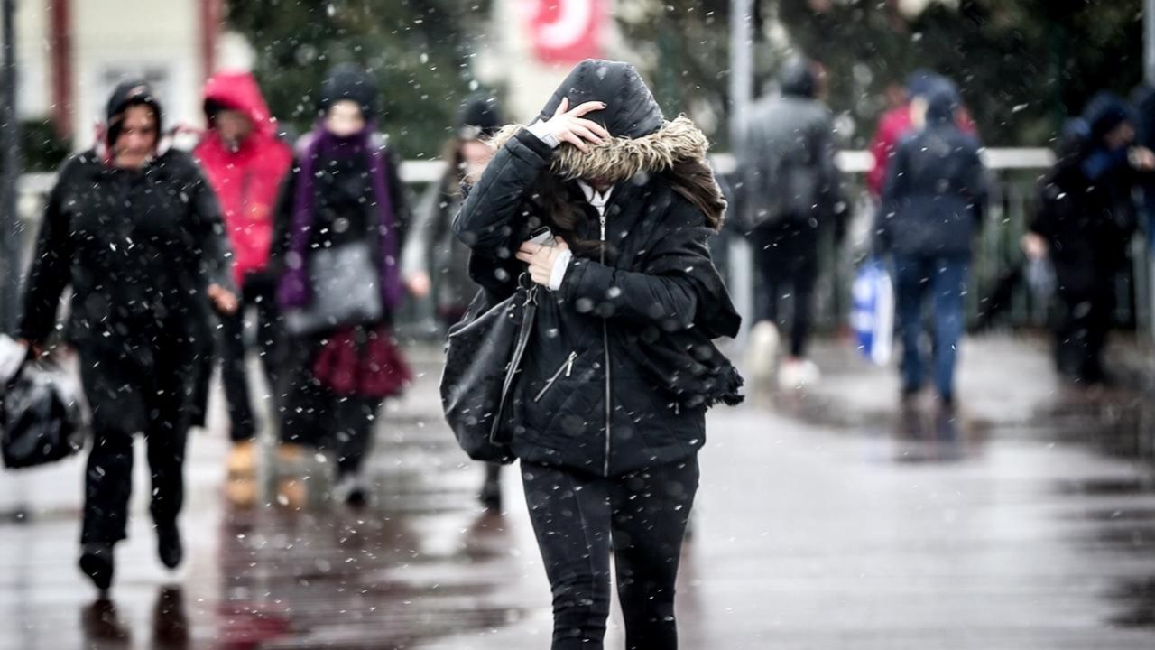 Sıcaklık 10 derece birden düşecek! İstanbul'a kar geliyor: Tarih verildi 4
