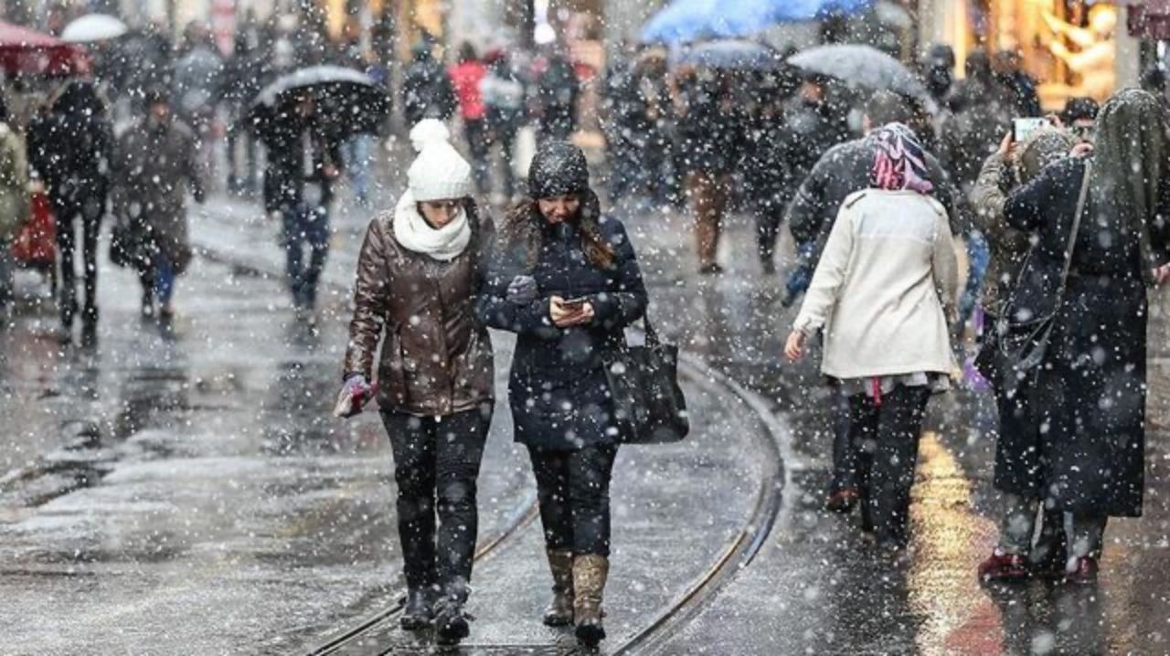Sıcaklık 10 derece birden düşecek! İstanbul'a kar geliyor: Tarih verildi 6