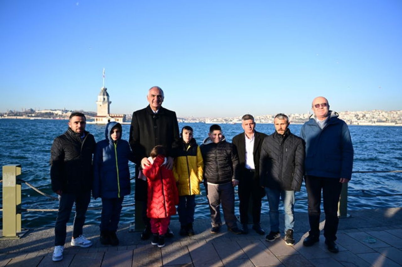 Bakan Ersoy'dan kardan Kız Kulesi yapan çocuklara jest! Sivaslı çocuklar gerçek Kız Kulesi'nde çay içti 7