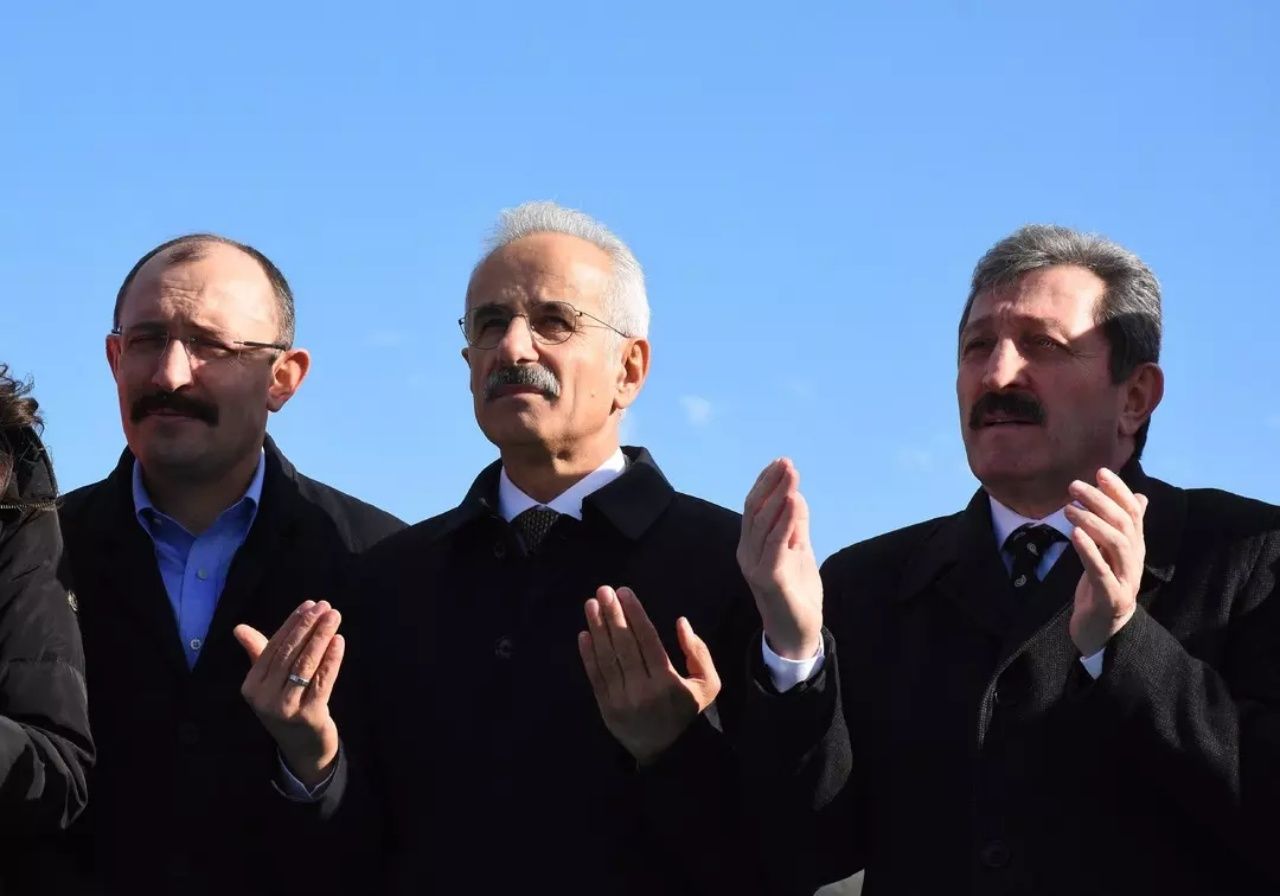 Ankara-Samsun arası 2 buçuk saate düşüyor! Bakan Uraloğlu duyurdu: O bölgeye ilk kez hızlı tren geliyor 2
