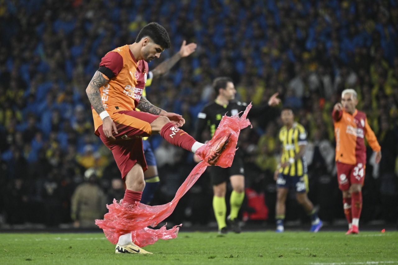 "Senin futbolcuların maç seçiyor Okan Buruk! Galatasaray gerçeklerle yüzleşmekte zorluk çekiyor!" Hasan Şaş'tan canlı yayında eski takımına çok sert uyarı 2