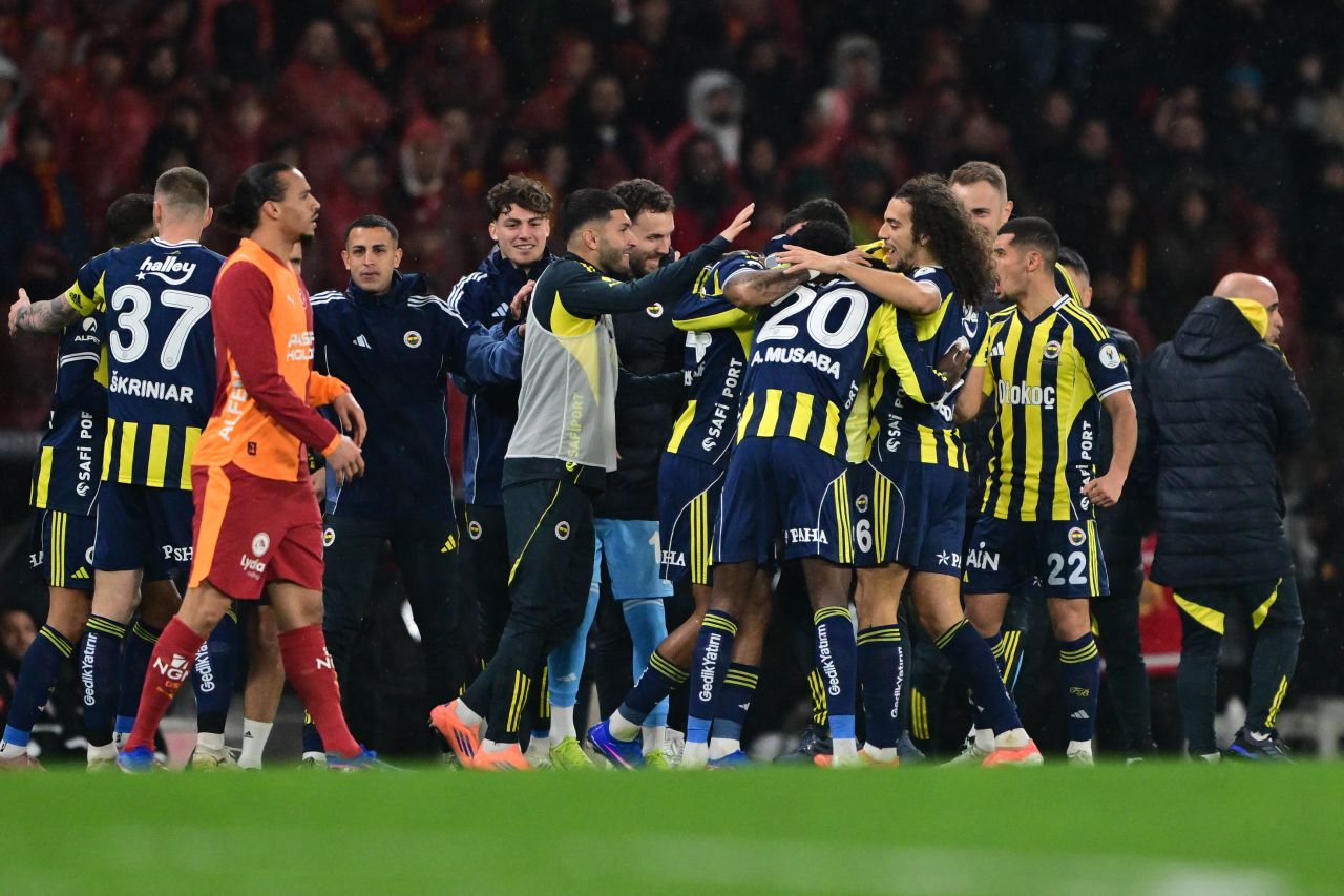 "Senin futbolcuların maç seçiyor Okan Buruk! Galatasaray gerçeklerle yüzleşmekte zorluk çekiyor!" Hasan Şaş'tan canlı yayında eski takımına çok sert uyarı 6
