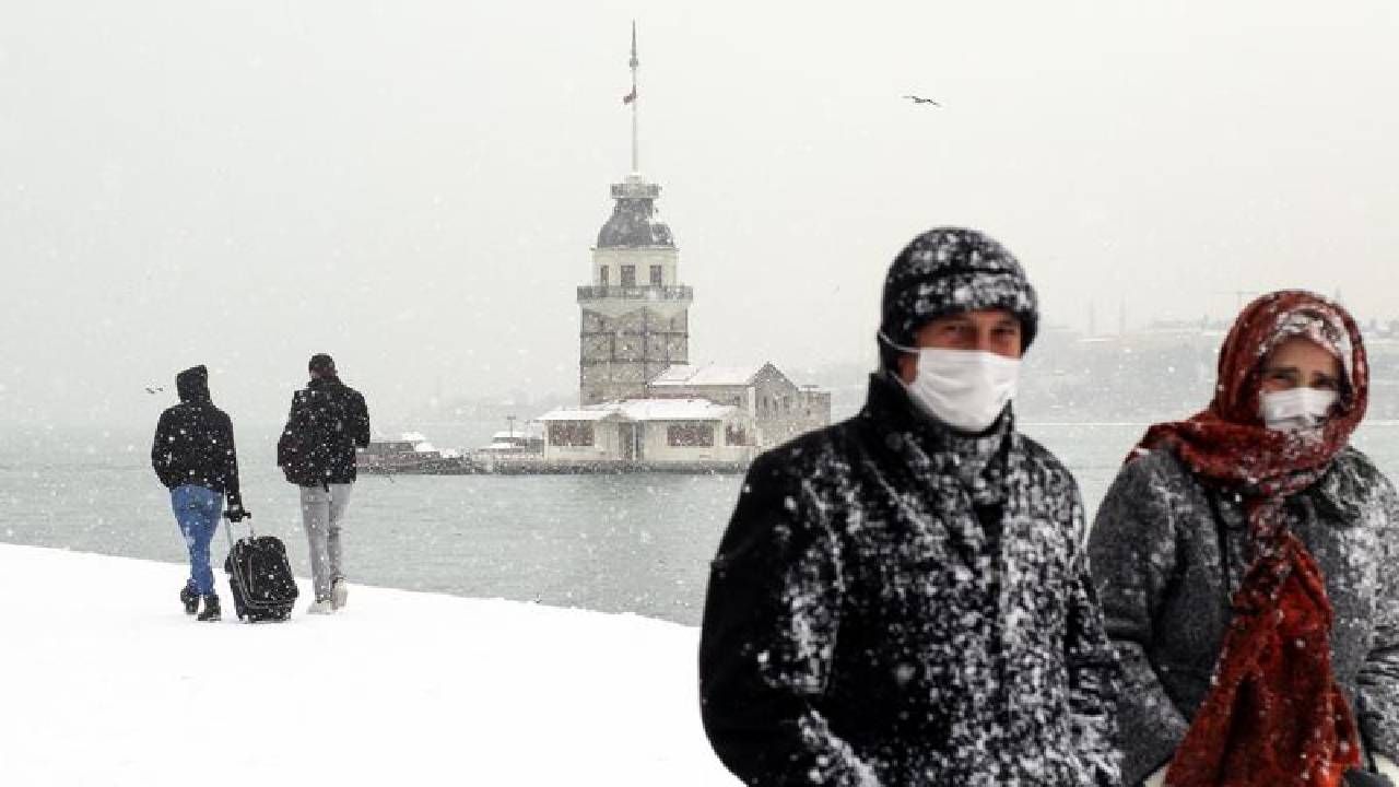 Okullar tatil, yollar buz... İstanbul kilitlendi! Kar şehri teslim aldı 5