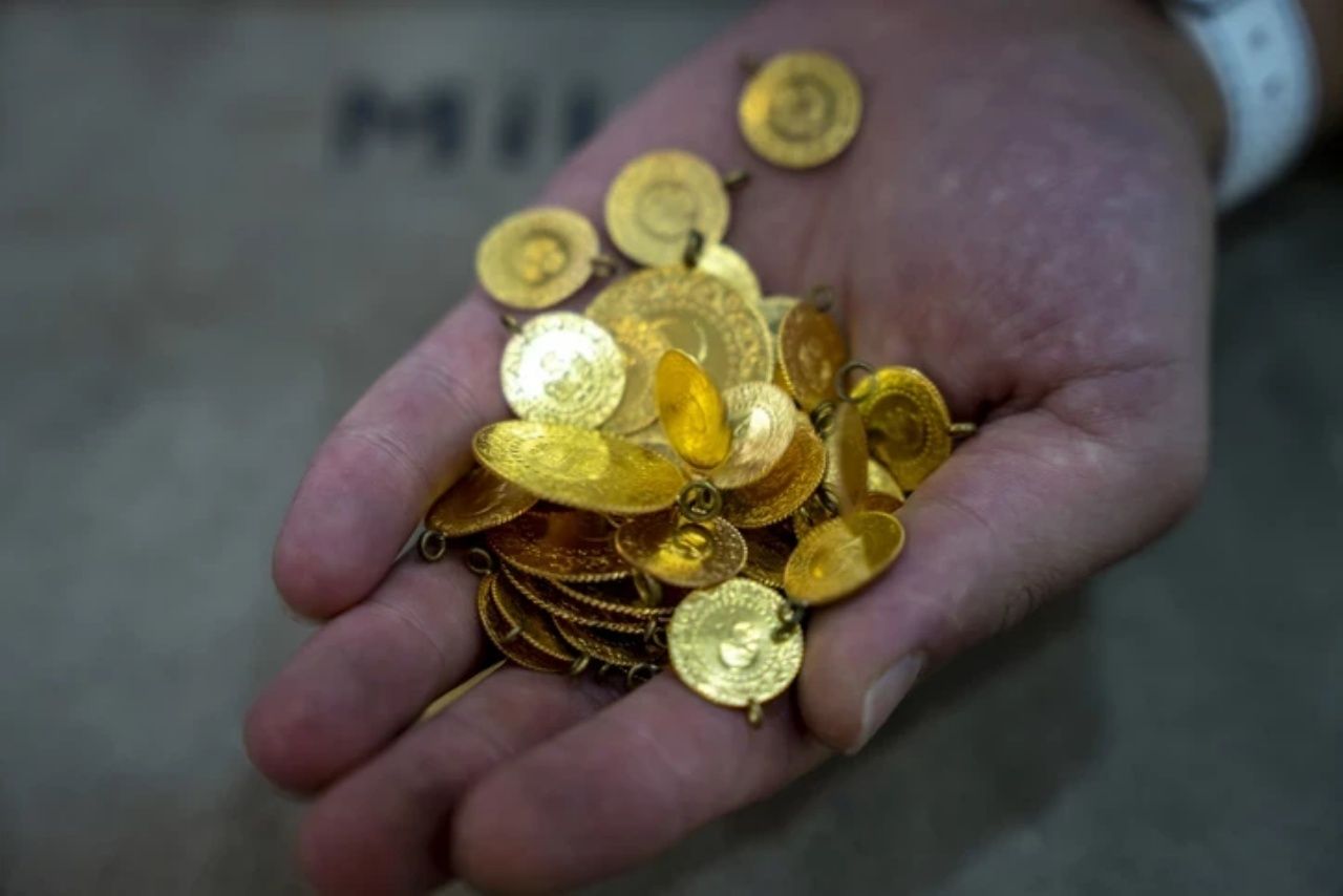 Piyasalar haftanın ilk gününe hareketli başladı! Altın ve dolar yükselişte 8