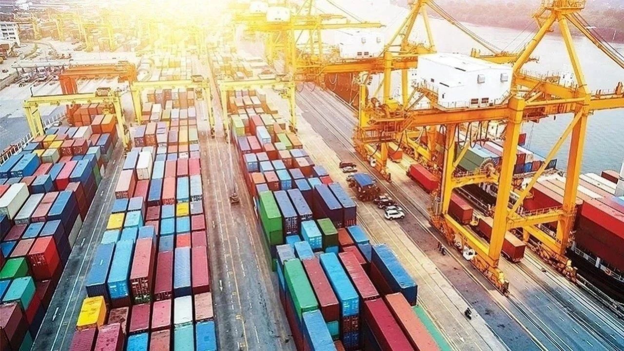 Türkiye 2025'te ihracatta parladı: 33 il milyar doları geçti! En fazla ihracat yapan ilimiz ise dikkat çekti 2