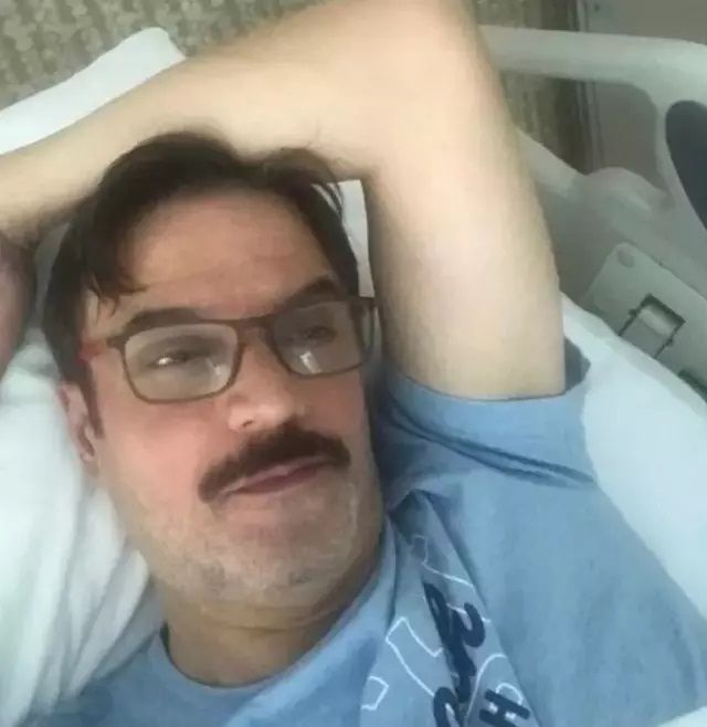 Ünlü oyuncu Ufuk Özkan yeniden hastaneye kaldırıldı: Karaciğer nakli için uygun donör bekleniyor 3