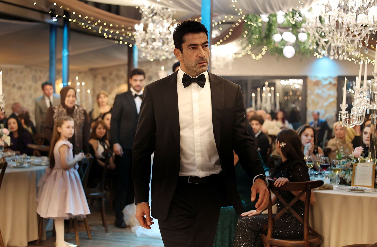 Kenan İmirzalıoğlu ve Afra Saraçoğlu'nun dizisi A.B.İ. gerçek hikaye mi? Gülseren Budayıcıoğlu detayı 1