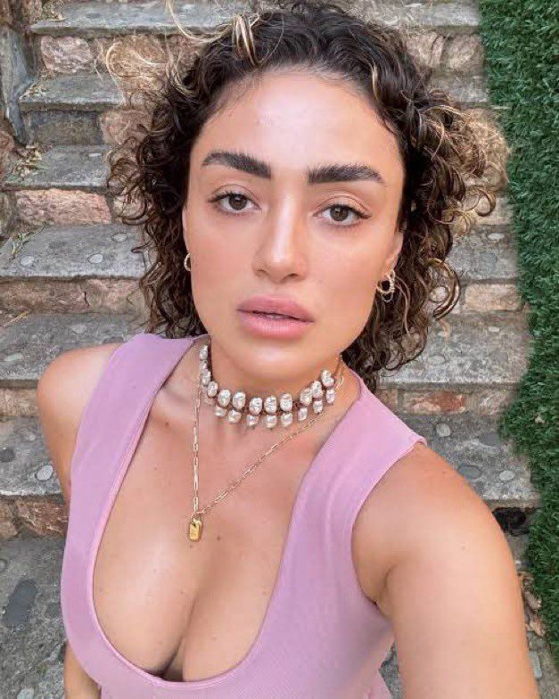 Survivor’da yarışan Dilan Çıtak, zor günler geçiriyor! “12 gündür tuvalete gitmiyorum, terleyerek eritiyorum” 3