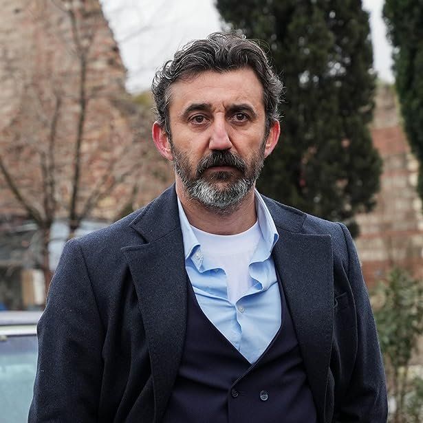 Eşref Rüya'da kriz mi var? Necip Memili'nin sosyal medya temizliği 'Diziden ayrılıyor mu?' dedirtti 1