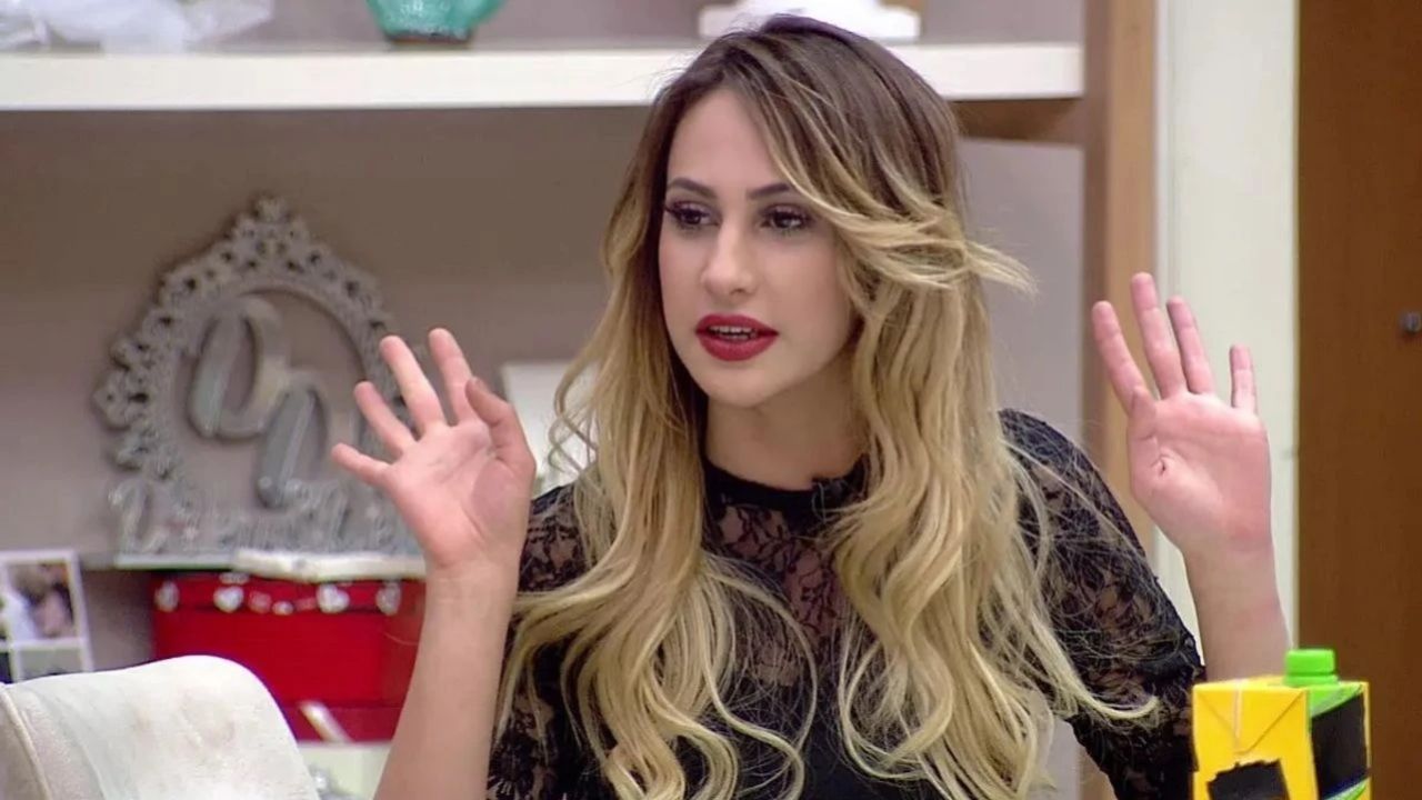 Bana hizmetçi rolü verip, meyve servisi yaptırdı...Rabia Karaca'nın Zorlu Center'dan yaptığı "backstage" gündem oldu 2