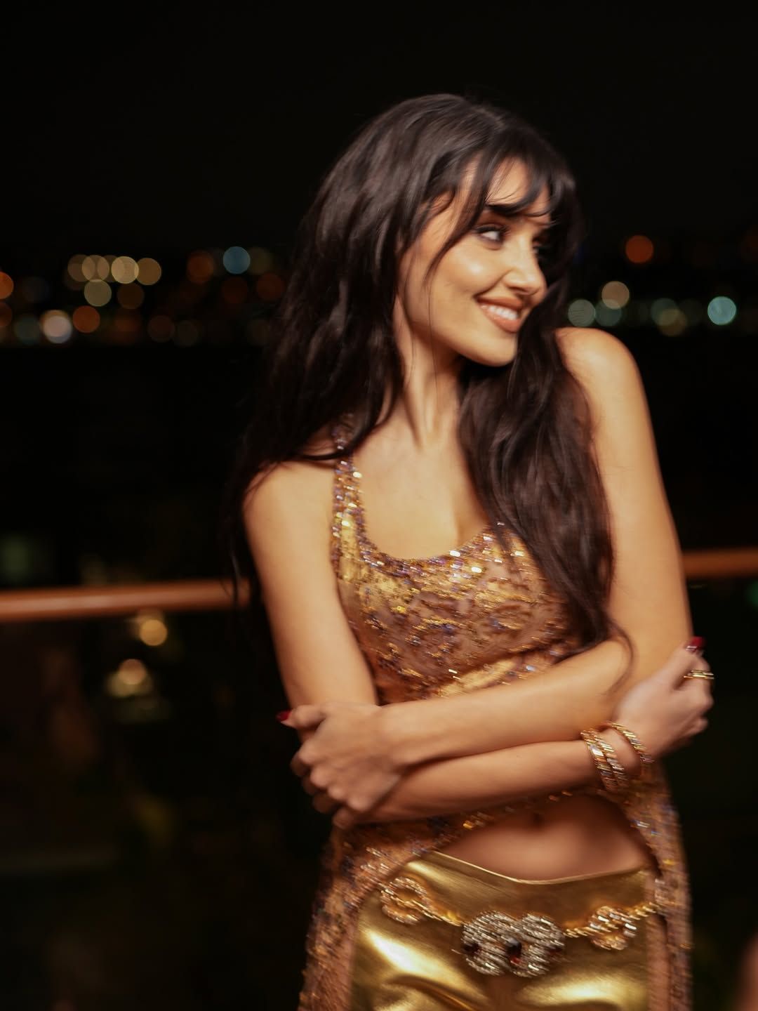 Hande Erçel ELLE Style Awards 2026'da 'Yılın Stil Sahibi Kadın Oyuncusu' ödülünü aldı ama kıyafeti tartışma yarattı! Demet Akalın'dan sert yorum: Ben bile bu kadar rüküş olamam 8