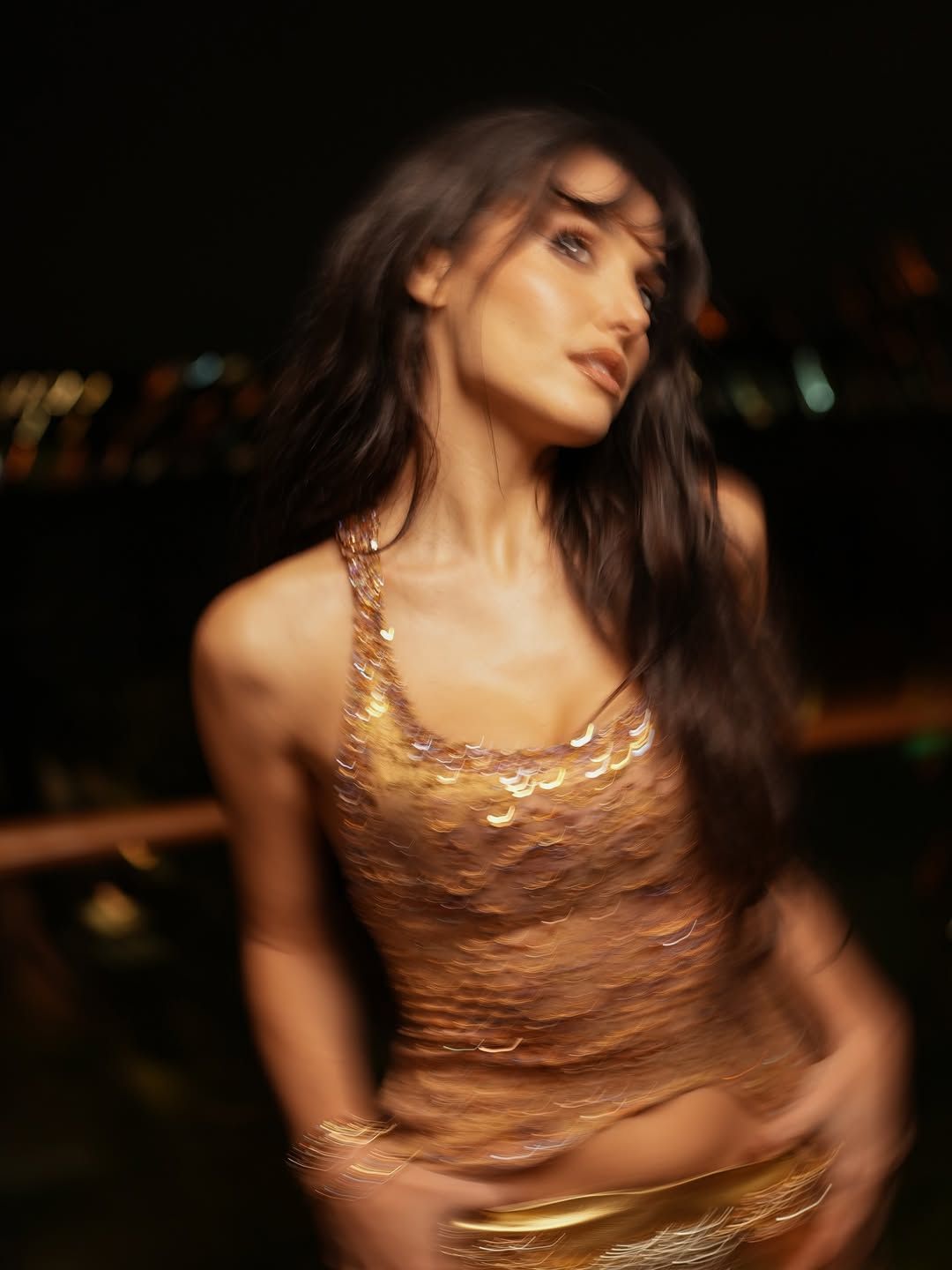 Hande Erçel ELLE Style Awards 2026'da 'Yılın Stil Sahibi Kadın Oyuncusu' ödülünü aldı ama kıyafeti tartışma yarattı! Demet Akalın'dan sert yorum: Ben bile bu kadar rüküş olamam 6