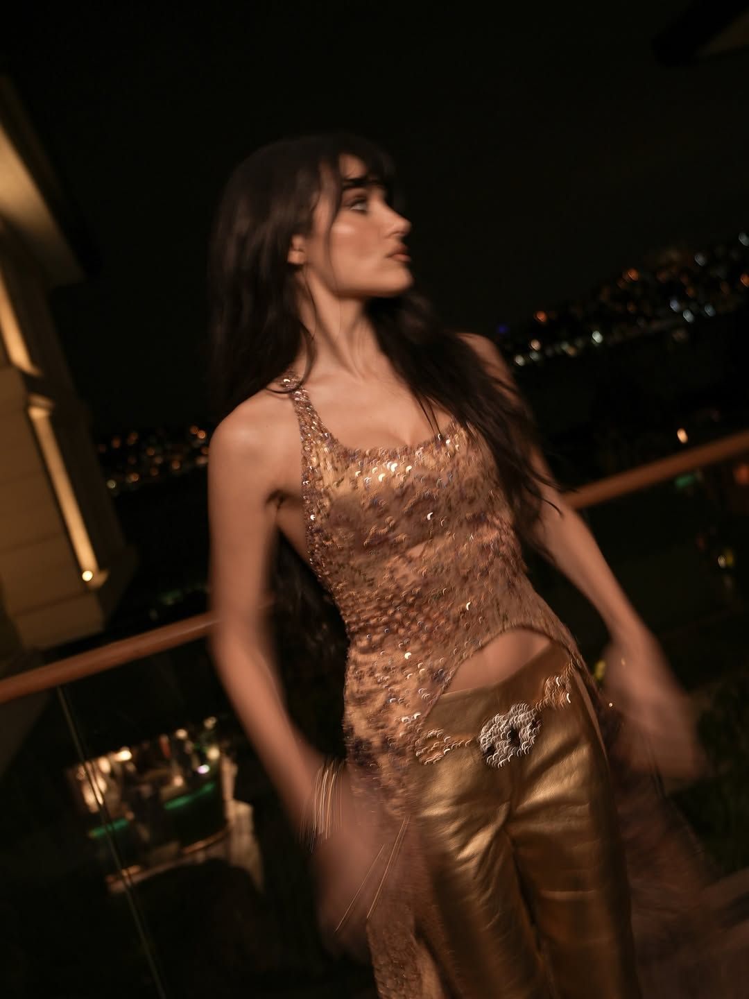 Hande Erçel ELLE Style Awards 2026'da 'Yılın Stil Sahibi Kadın Oyuncusu' ödülünü aldı ama kıyafeti tartışma yarattı! Demet Akalın'dan sert yorum: Ben bile bu kadar rüküş olamam 4