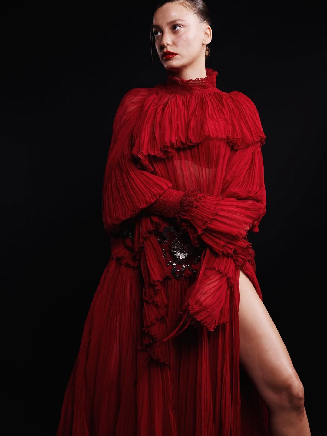 Buse Terim'den Serenay Sarıkaya'ya olay yorum 1