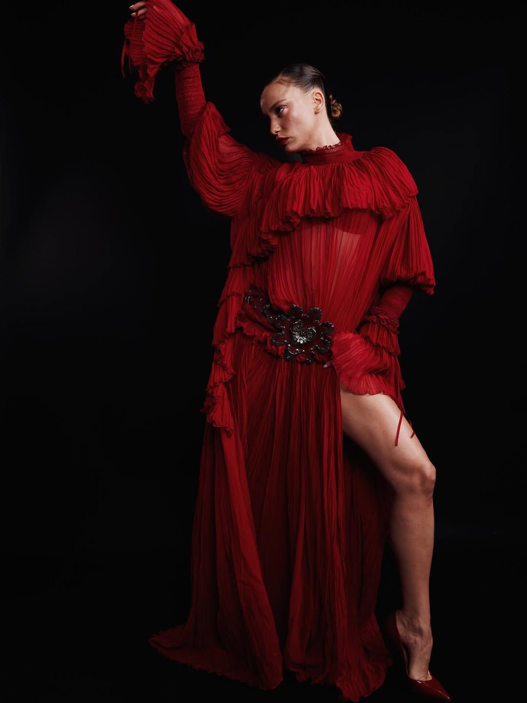 Buse Terim'den Serenay Sarıkaya'ya olay yorum 3