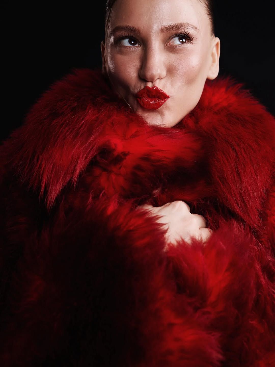 Buse Terim'den Serenay Sarıkaya'ya olay yorum 2