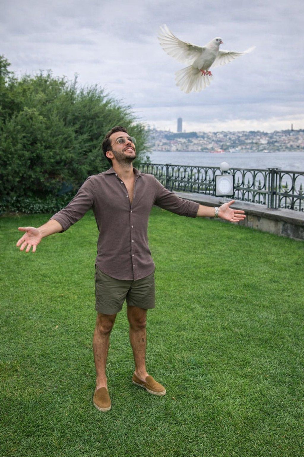 Hakan Sabancı'nın Boğaz'daki yalısında tavus kuşu beslediği görüldü! Yorumlar gecikmedi 5
