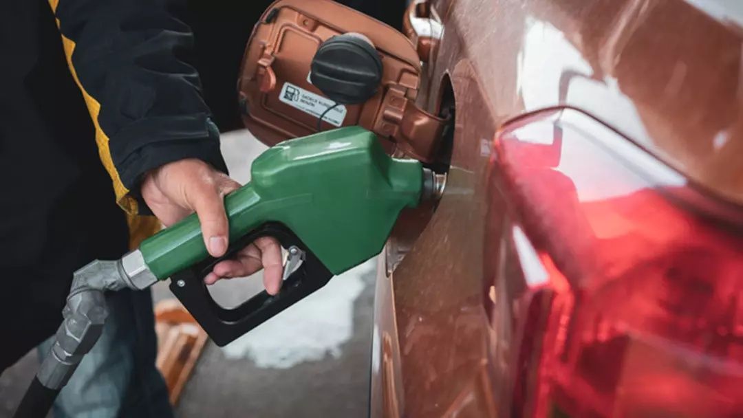 Akaryakıt tabelasında gece yarısı değişikliği: Benzine indirim geldi, motorin ve LPG sabit kaldı! 6