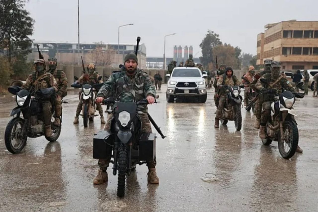 Fırat'ın batısında saha değişti! YPG/SDG geri çekilirken Suriye Ordusu Deyr Hafir'e ilk birlikleriyle girdi! 6