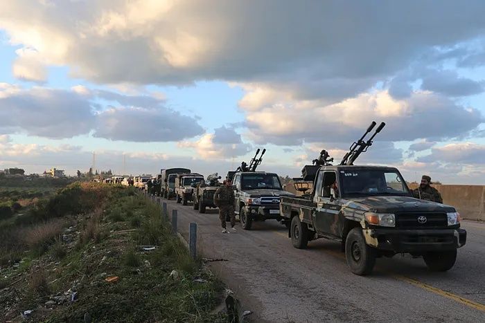 Fırat'ın batısında saha değişti! YPG/SDG geri çekilirken Suriye Ordusu Deyr Hafir'e ilk birlikleriyle girdi! 5
