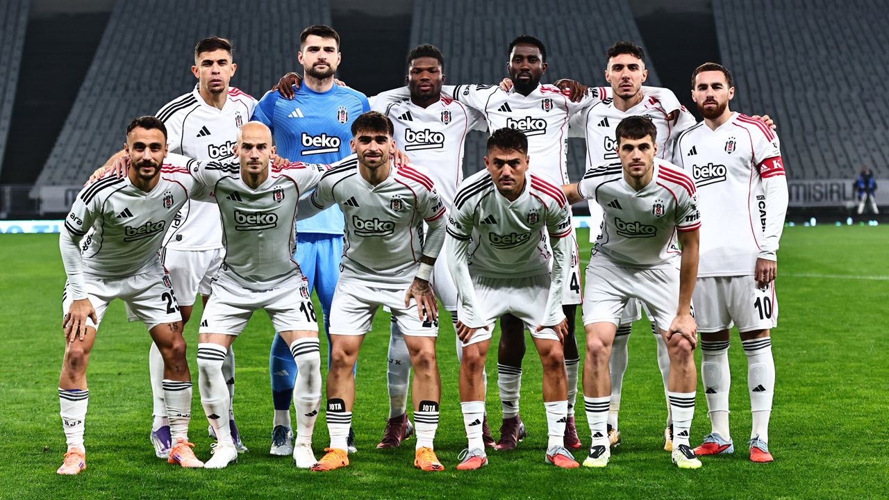 Yapay zeka Süper Lig'in şampiyonunu ve küme düşecek 3 takımı açıkladı! Zirvenin sahibi %66.1 oranla belli oldu 20
