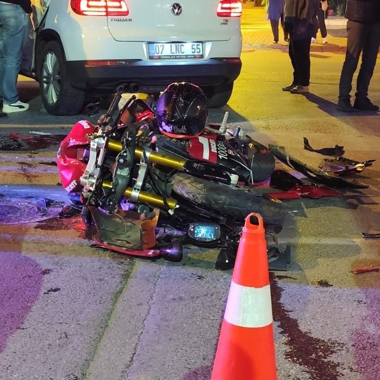Kaskını kız arkadaşına verdi, kendi canından oldu! Antalya'da fenomen motosikletçi Kadir Akbulut hayatını kaybetti! 3