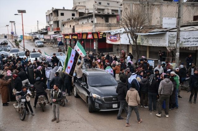 Suriye ordusu Fırat’ın batısında alanı genişletiyor: Deyr Hafir ve Meskene alındı, Tabka yönünde ilerleyiş başladı! 2