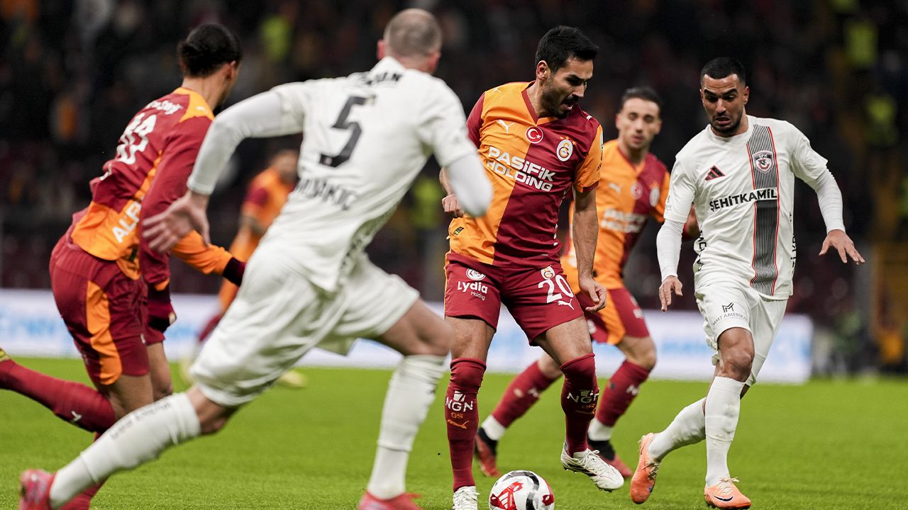 Galatasaraylı taraftarlar "yönetim istifa" diye bağırdı 1