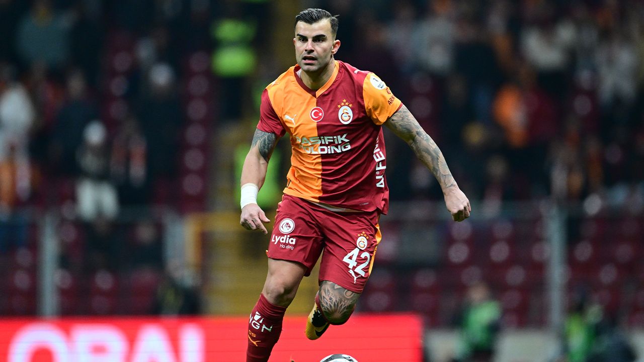 Galatasaraylı taraftarlar "yönetim istifa" diye bağırdı 2