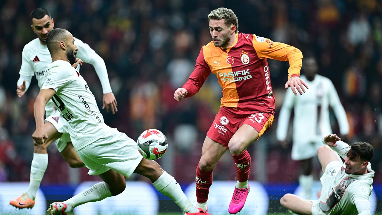 Galatasaraylı taraftarlar "yönetim istifa" diye bağırdı 4