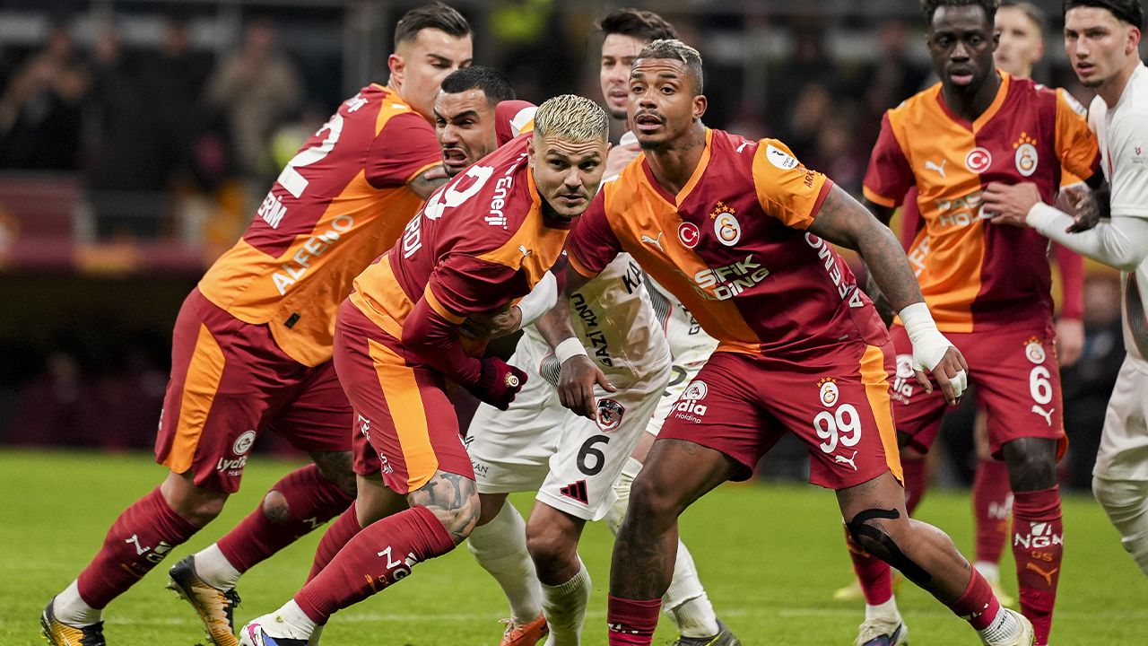 Galatasaraylı taraftarlar "yönetim istifa" diye bağırdı 7