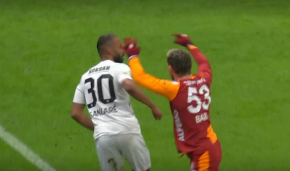 "Barış Alper Yılmaz ve Mario Lemina'ya net kırmızı kartı veremedi!" Eski hakemler Trio programında hatalı kararları tek tek açıkladı 14