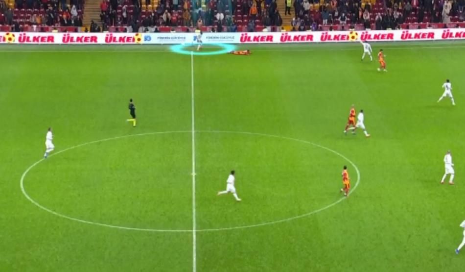 "Barış Alper Yılmaz ve Mario Lemina'ya net kırmızı kartı veremedi!" Eski hakemler Trio programında hatalı kararları tek tek açıkladı 16