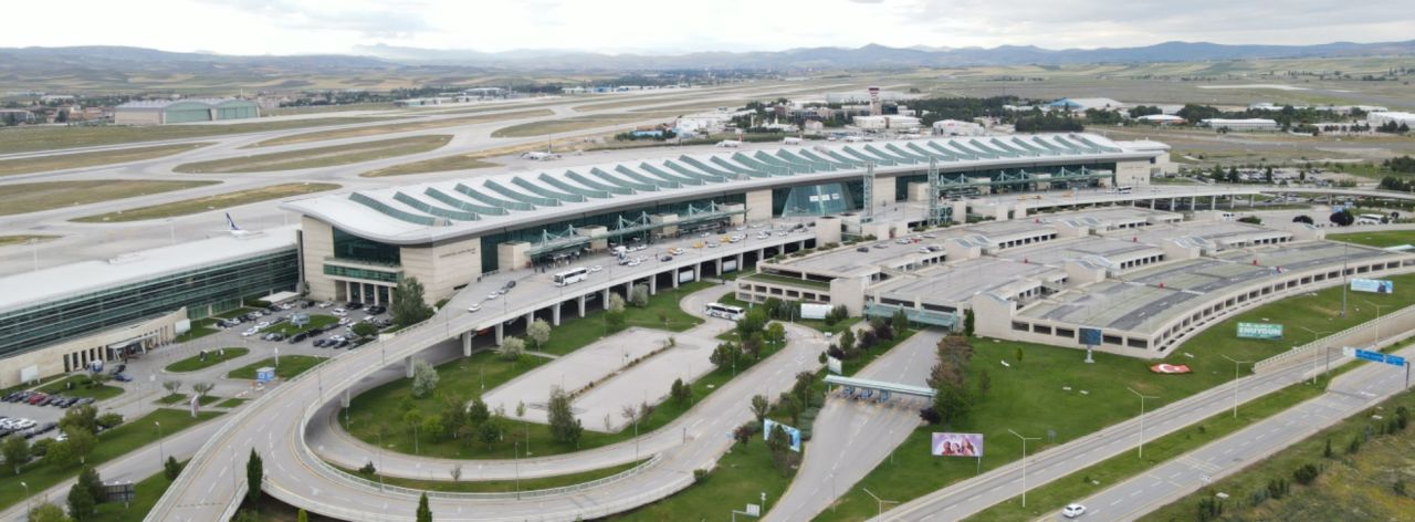 Yeni dönem yarın başlıyor! Esenboğa Havalimanı’nda 3. pist ve 77 metrelik modern kule yarın açılıyor 2