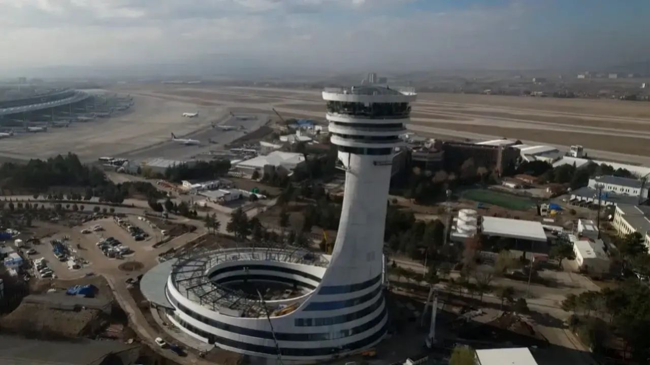 Yeni dönem yarın başlıyor! Esenboğa Havalimanı’nda 3. pist ve 77 metrelik modern kule yarın açılıyor 4